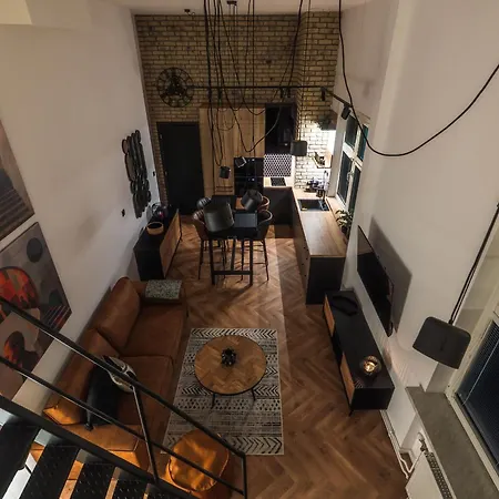 Designer Loft - Modern & Chic