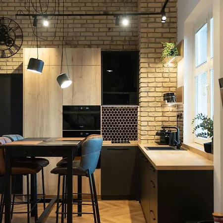 Designer Loft - Modern & Chic Апартаменти