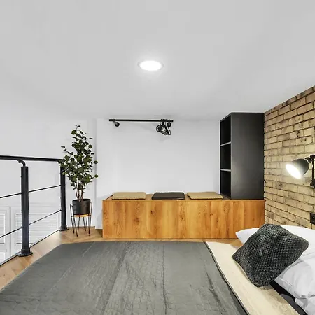 Апартаменти Designer Loft - Modern & Chic *