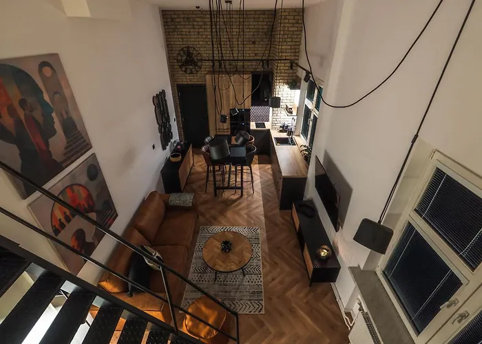 Designer Loft - Modern & Chic