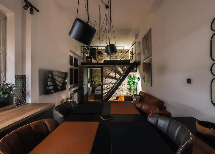 Designer Loft - Modern & Chic *